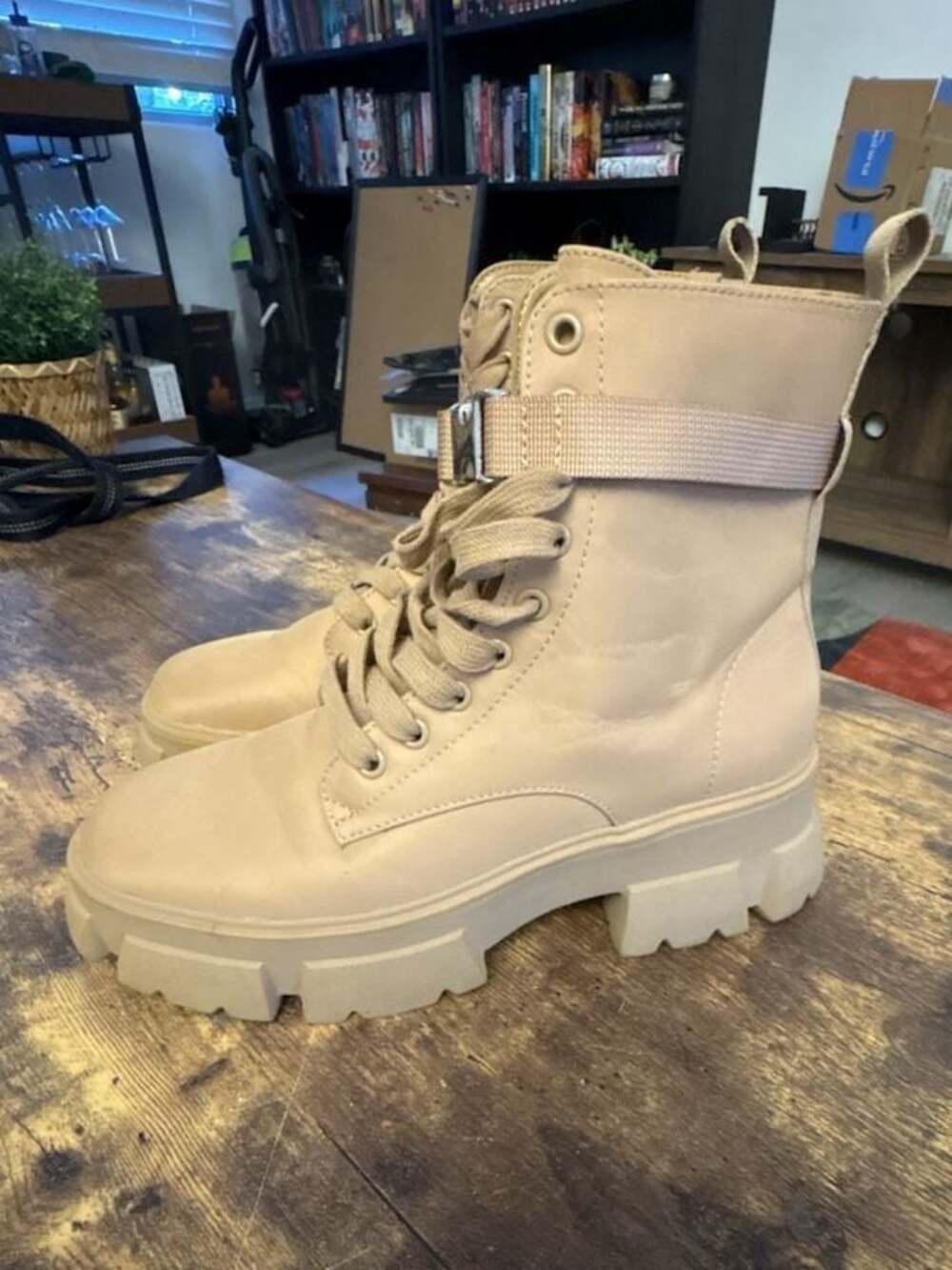 Steve Madden Thora-P Beige Combat Boots Size 9.5M
